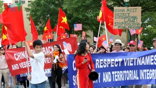 Вьетнамцы за границей продолжают осуждать незаконные действия Китая
