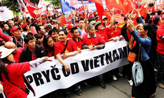 Вьетнамцы за рубежом выступают с протестом против незаконных действий Китая в Восточном море