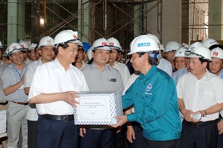 Премьер-министр СРВ Нгуен Тан Зунг проверил строительство здания парламента