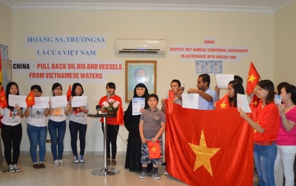 Вьетнамцы за границей решительно настроены защитить священный суверенитет Родины