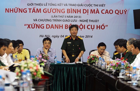 Во Вьетнаме вручены призы конкурса «Простые, но благогородные примеры 2013 года»