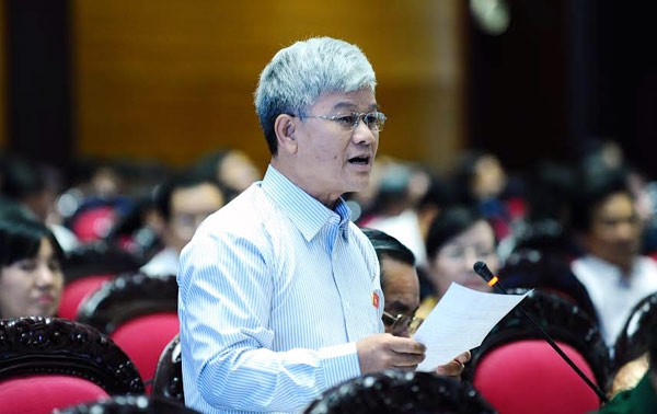 Парламент Вьетнама обсуждает постановление о вынесении вотума доверия