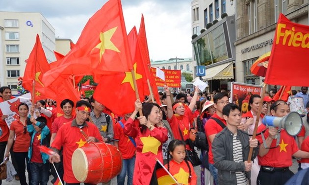 Вьетнамцы в Германии вышли на антикитайскую демонстрацию