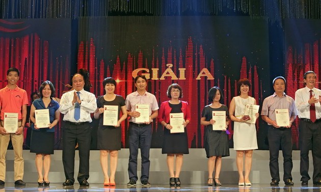 Во Вьетнаме вручены премии за лучшие работы в области журналистики