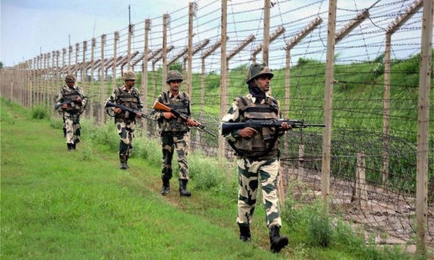 Индийские и пакистанские солдаты открыли огонь в Кашмире