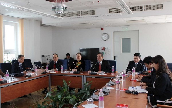 Делегация Компартии Вьетнама посещает европейские страны с визитом