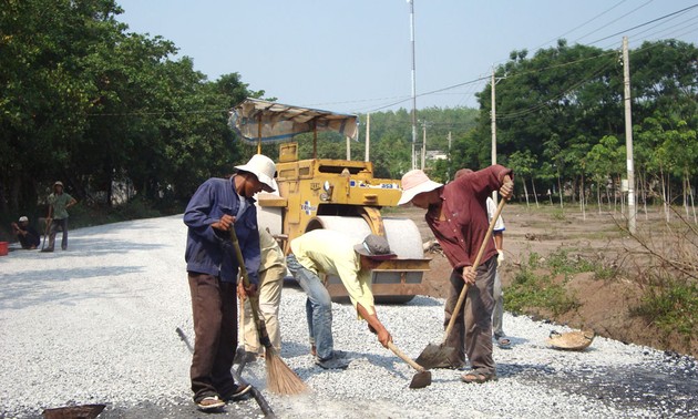 Достижение консенсуса населения в строительстве новой деревни в провинции Биньфыок