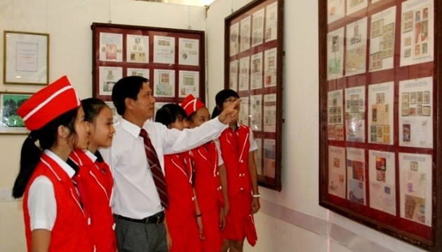 Выставка образа Хо Ши Мина в коллекциях денег и почтовых марок Вьетнама