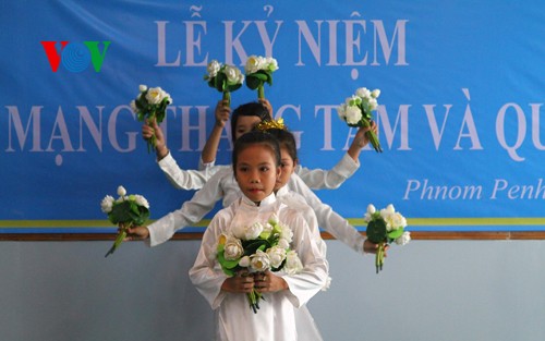 Вьетнамцы в Камбодже празднуют День независимости своей страны