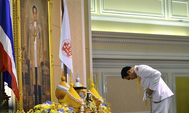 Король Таиланда утвердил состав временного правительства