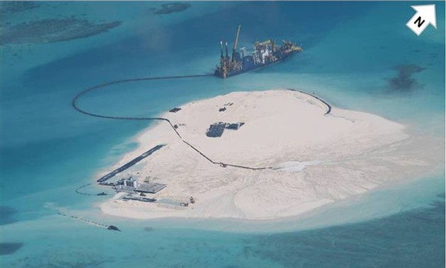 Превращая каменный подводный риф в остров, Китай нарушает международное право