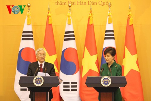 Президент Республики Корея устроила торжественный приём в честь генсекретаря ЦК КПВ