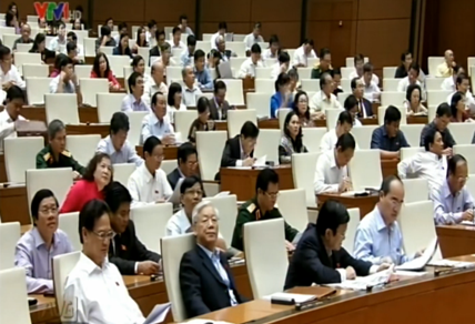 Вьетнамские депутаты продолжили обсуждать социально-экономическое положение страны