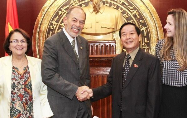 Расширение сотрудничества между парламентами Вьетнама и Бразилии