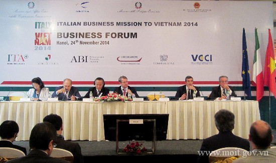 Итальянские бизнесмены изучают возможности развития делового сотрудничества с вьетнамскими