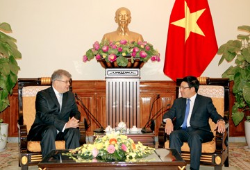 Вьетнам желает расширить сотрудничество с Россией и Великобританией