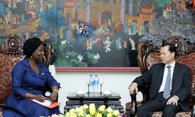 Вице-премьер СРВ Ву Ван Нинь принял директора представительства ВБ во Вьетнаме