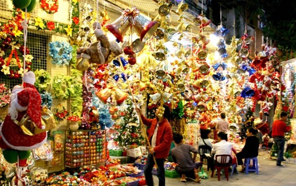 Ханойские католики готовятся к Рождественскому празднику
