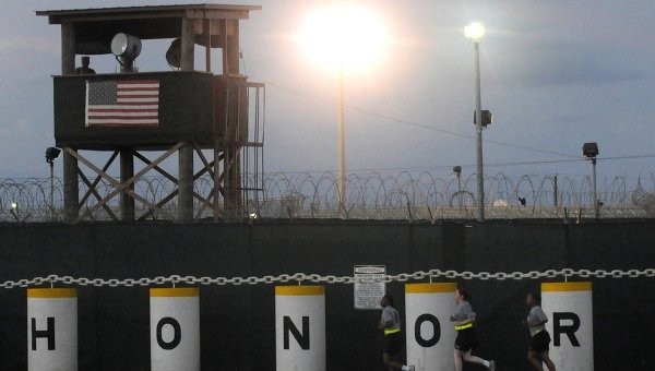 Президент США Барак Обама пообещал закрыть тюрьму в Гуантанамо