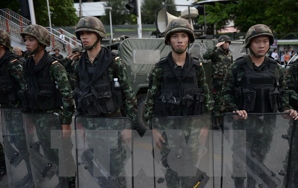 Премьер Таиланда: армия введет военное положение в случае демонстраций