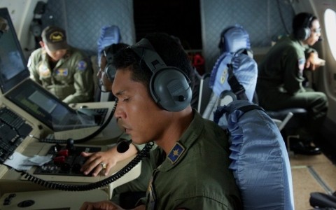 Индонезия опровергла информацию об обнаружении черных ящиков самолета AirAsia