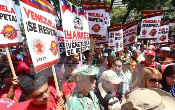 Более миллиона венесуэльцев подписали документ против США