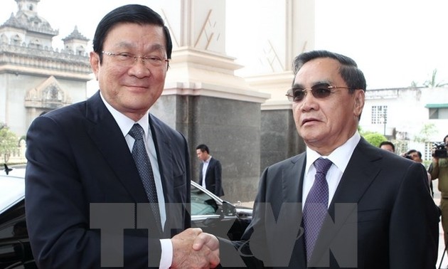 Лаосские СМИ освещают визит президента СРВ Чыонг Тан Шанг в Лаос