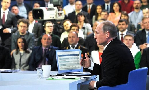 Владимир Путин проводит традиционную «прямую линию» с россиянами