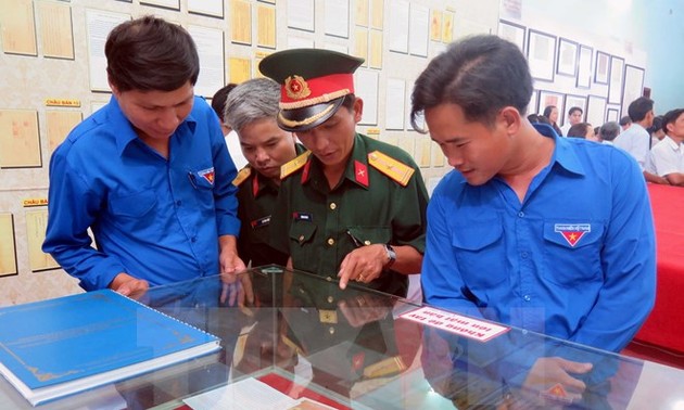 Выставка карт и материалов, подтверждающих суверенитет Вьетнама над островами Хоангша и Чыонгша