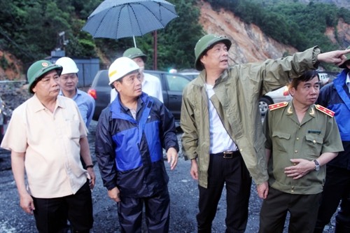 Нгуен Суан Фук руководил борьбой с наводнением в провинциях Лангшон и Куангнинь