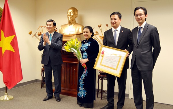 Президент СРВ наградил орденом Труда постоянную миссию Вьетнама при ООН