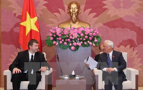 Вице-спикер парламента Вьетнама принял министра юстиции РФ