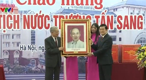Президент Вьетнама посетил Ханойский университет предпринимательства и технологий