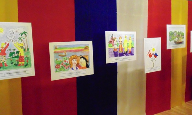 Выставка детских рисунков «Я рисую Россию - Я рисую Вьетнам»