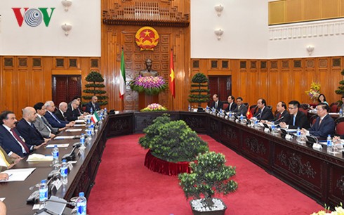 Премьер Вьетнама Нгуен Суан Фук провёл переговоры с кувейтским коллегой