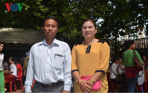 Вьетнамцы в Лаосе проявляют интерес к всеобщим выборам на Родине