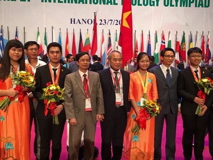 Все 4 вьетнамских школьника завоевали медали на Международной Олимпиаде по биологии