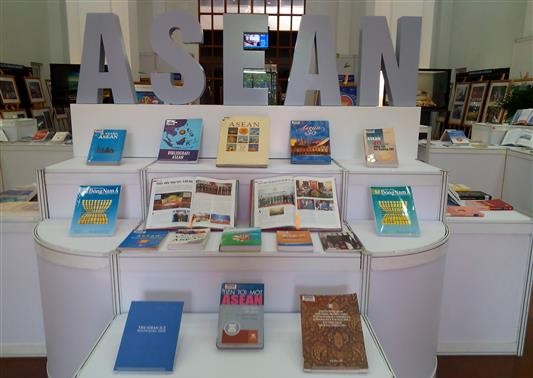 Выставка «Сообщество АСЕАН стремится к миру, стабильности и сотрудничеству»