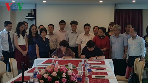 Радио «Голос Вьетнама» подписало договор о сотрудничестве с корпорацией «TH»
