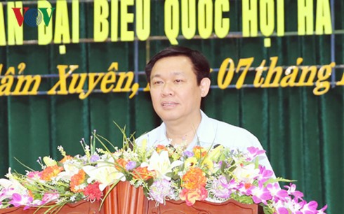 Вице-премьер Выонг Динь Хюэ встретился с избирателями в провинции Хатинь