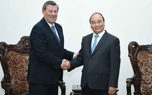 Премьер Вьетнама принял министра иностранных дел Уругвая