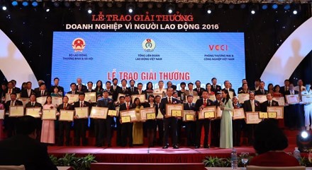 Во Вьетнаме вручена премия «Предприятие за интересы трудящихся» 2016 года
