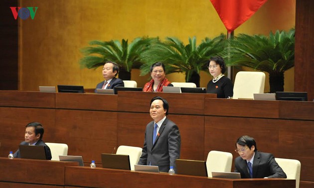 Избиратели Вьетнама высоко оценили ответы министра образования на запросы депутатов парламента