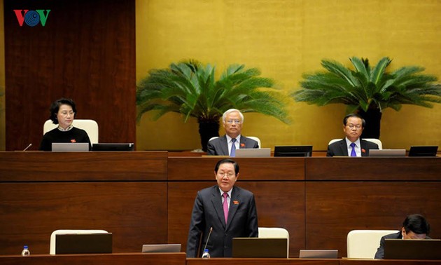 Депутаты парламента Вьетнама сделали главе МВД запросы относительно кадровой работы