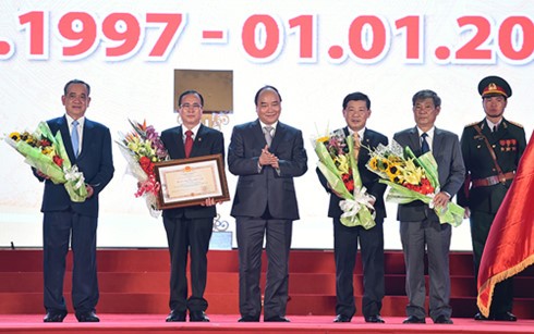 Нгуен Суан Фук принял участие в праздновании 20-летия развития провинции Биньзыонг
