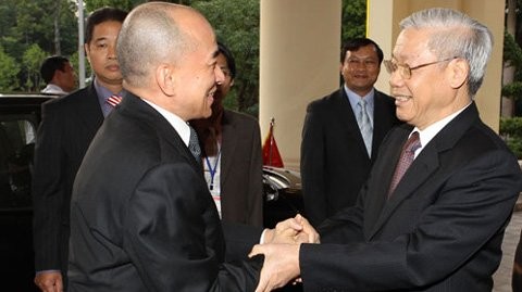 Руководители Вьетнама и Камбоджи поздравили друг друга с 50-летием установления дипотношений