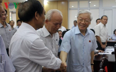Генсек ЦК КПВ Нгуен Фу Чонг встретился с избирателями ханойского района Хайбачынг