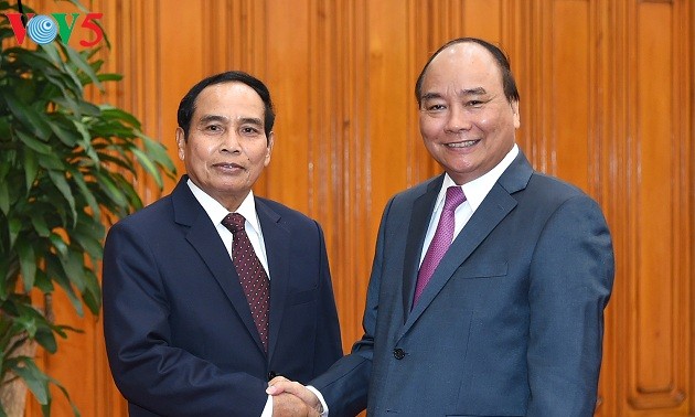 Вьетнам готов делиться опытом в развитии страны с Лаосом