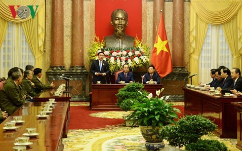 Чан Дай Куанг принял делегацию лаосских граждан, имеющих заслуги перед Вьетнамом