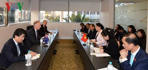 Глава парламента Вьетнама встретилась с представителями деловых кругов Австралии